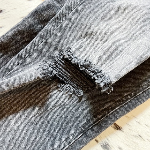 FREE PEOPLE WE THE FREE Black Distressed Zuri Mom Jeans High Rise - size 28 - Picture 4 of 8